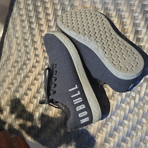 Womens, size 6 Nobull shoes - Picture 4 of 5